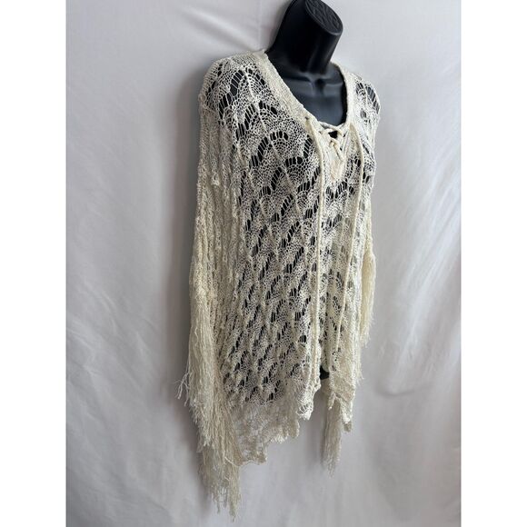 Steve Madden Crochet Fringe Poncho Cream One Size Coastal Bohemian Boho Beachy - Picture 3 of 10